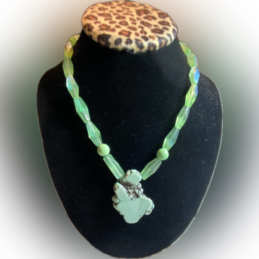 Hand Crafted. Pendent Necklace with magnetic closure.